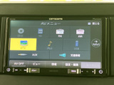 ディスクやSD、ラジオ、USB、AUXなど複数の音源がメニューに並び、好みに合わせて選びやすい画面です。ナビへの切り替えもでき、日常のお出かけを便利にサポートします。