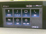 ナビゲーションやオーディオ、テレビ、電話などのメニューを一覧で確認でき、目的に応じて選びやすい画面構成です。必要な機能へスムーズにアクセスでき、日々の移動を便利にサポートします。