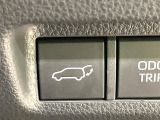 【パワーバックドア】スマートキーや運転席のボタンを押すだけでリアゲートが自動で開閉します!荷物を持っている時や、高い位置にあるバックドアを閉める際に便利な機能です♪