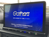 大きく見やすい画面で、ナビやオーディオの操作をまとめて行えるレイアウトです。画面下には操作ボタンも配置され、目的のメニューを確認しながら使いやすいのが魅力です。