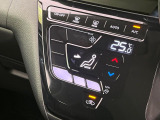 【オートエアコン】一度お好みの温度に設定すれば、車内の温度を検知し風量や温度を自動で調整。暑い&hellip;寒い&hellip;と何度もスイッチ操作をする必要はありません。快適な車内空間には必須の機能ですね♪