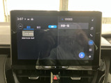 画面には映像一覧などのメニューが表示され、項目を見ながら選択できます。必要な情報へアクセスしやすい配置で、停車中の確認や設定にも活用いただけます。