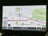 道路や周辺施設が地図上に表示され、現在地周辺の位置関係を把握しやすい画面です。縮尺やメニュー表示も確認でき、目的地までのルート確認など日々の移動に役立ちます。