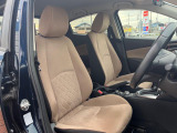 運転席まわりには十分なスペースがあり、大柄な方でもゆったり運転していただける環境です。