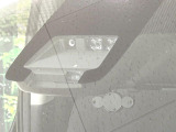 【プリクラッシュセーフティ】前方の車両等を検知し、衝突しそうな時は警報で注意を促し、ブレーキを踏む力をサポート。ブレーキを踏めなかった場合は衝突被害軽減ブレーキが作動、衝突回避をサポートします。