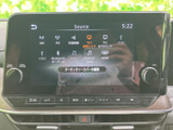 ラジオやBluetooth、スマートフォン連携など、複数の音源を画面から選べる仕様です。普段使う機器に合わせて選択でき、移動中の音楽や案内を楽しみたい方にも便利です。