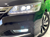 【LEDヘッドライト】悪天候や夜間走行時も良好な視界を確保し安心して運転できる高輝度LEDヘッドライトを装備!点灯速度が早く、消費電力も抑えられています。