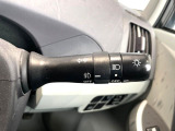 【オートライト】周りの明るさに応じて自動でヘッドライトの点灯・消灯ができる機能です!ライトの付け忘れ・消し忘れなどが無くなり、雨の日や夕方の走行も安心!トンネル通過時も便利ですね♪