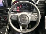 インテリアに合わせたデザインのステアリングは、運転される方のことも考え、運転しやすい形状、大きさです。是非一度、実際に触ってお確かめください。