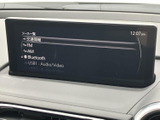 FM・AMやBluetooth、USBなど、音源を選ぶ一覧が表示されており、使いたい項目を確認しやすい画面です。複数の選択肢がまとまっているので、日常の移動でも好みに合わせて活用できます。