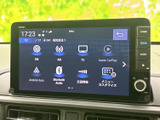 ラジオやテレビ、スマートフォン連携など、選べる音源が一覧で表示されています。使いたい項目を見つけやすく、通勤や休日のお出かけなど、日常の移動に便利です。