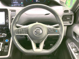 【純正革巻きステアリング】上質な革を使用することで、手にしっかり馴染みとても運転しやすいハンドルです♪