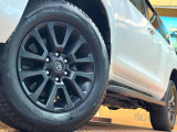 【純正18インチアルミホイール】外観にマッチした純正アルミホイールを装着しております。各種社外アルミホイールや、スタッドレスタイヤも取扱いしております。是非ご相談ください♪