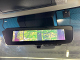 【デジタルインナーミラー】後席の大きな荷物や同乗者で後方が確認しづらい時でも安心!カメラが撮影した車両後方の映像をルームミラー内に表示。クリアな視界で状況の確認が可能です!