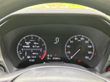 速度や各種表示が運転席正面に集まり、走行中も必要な情報を確認しやすい配置です。表示の区分が分かりやすく、乗り始めの方にも日々の確認をスムーズに行えます。