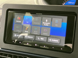 ラジオやテレビ、Bluetooth Audioなど、複数の音源を画面から選択できます。使いたい項目が一覧で表示されるため、音楽や音声コンテンツを楽しむ際も選びやすい構成です。