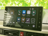 画面にはテレビやラジオ、音楽、電話などの項目が並び、目的のメニューを探しやすい構成です。