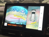 【パノラミックビューモニター】専用のカメラにより、上から見下ろしたような視点で360度クルマの周囲を確認することができます☆死角部分も確認しやすく、狭い場所での切り返しや駐車もスムーズに行えます。