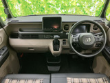 前方に広がるインパネは各表示が見渡しやすく、運転席からの視界もすっきりしています。手の届きやすい位置にまとまった室内で、落ち着いて運転に臨めそうです。