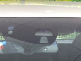 【シティブレーキアクティブシステム】低速走行中に前方の車両等を認識し、衝突しそうな時は警報とブレーキで衝突回避と被害軽減をアシスト。より安全にドライブをお楽しみいただけます。