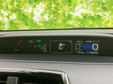 運転席前方に表示がまとまり、速度やシフト位置などを確認しやすいレイアウトです。必要な情報を運転中も把握しやすく、日々の走行をサポートする視認性に配慮されています。