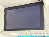 【12.8型フリップダウン】大画面モニターで後席でもエンタメをお楽しみいただけます。家族や友人とお出かけする機会が多い方に大人気です♪