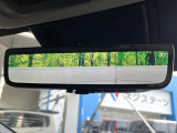 【デジタルインナーミラー】後席の大きな荷物や同乗者で後方が確認しづらい時でも安心!カメラが撮影した車両後方の映像をルームミラー内に表示。クリアな視界で状況の確認が可能です!