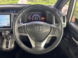 【純正革巻きステアリング】上質な革を使用することで、手にしっかり馴染みとても運転しやすいハンドルです♪