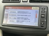 ナビの各種メニューが画面に整理され、目的地設定や周辺施設検索などを選択できます。行き先を調べたい時にも役立ち、日常のお出かけをサポートする装備です。
