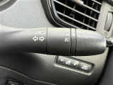 【オートライト(AUTO)】外の明るさをシステムが感知して、自動でヘッドライトが点灯します。ヘッドライトをつけ忘れを防ぐ便利機能です。
