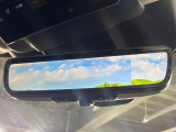 【デジタルインナーミラー】後席の大きな荷物や同乗者で後方が確認しづらい時でも安心!カメラが撮影した車両後方の映像をルームミラー内に表示。クリアな視界で状況の確認が可能です!