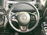 【ステアリングスイッチ】運転中、前方から目線をそらすことなく、オーディオ等の操作が可能な便利機能!安心&快適なドライブを演出してくれます♪