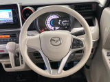 インテリアに合わせたデザインのステアリングは、運転される方のことも考え、運転しやすい形状、大きさです。是非一度、実際に触ってお確かめください。