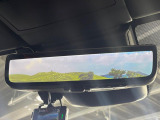 【デジタルインナーミラー】後席の大きな荷物や同乗者で後方が確認しづらい時でも安心!カメラが撮影した車両後方の映像をルームミラー内に表示。クリアな視界で状況の確認が可能です!