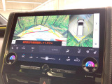 【パノラミックビューモニター】専用のカメラにより、上から見下ろしたような視点で360度クルマの周囲を確認することができます☆死角部分も確認しやすく、狭い場所での切り返しや駐車もスムーズに行えます。