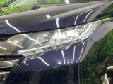 【LEDヘッドライト】悪天候や夜間走行時も良好な視界を確保し安心して運転できる高輝度LEDヘッドライトを装備!点灯速度が早く、消費電力も抑えられています。