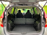 普段のお買い物や通勤、送迎等に十分な荷室スペースを確保しております。セカンドシートを倒すと、大きな荷物の積載も可能です♪