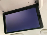 【12.8型フリップダウン】大画面モニターで後席でもエンタメをお楽しみいただけます。家族や友人とお出かけする機会が多い方に大人気です♪