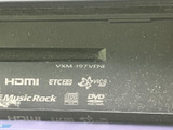 本体にはETCやVICS、HDMIなどの表示が確認でき、映像や情報を扱う車載機器として利用できます。装備の表示がまとまっており、車内の機器を確認する際にも見分けやすい仕様です。