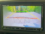【バックカメラ】駐車時に後方がリアルタイム映像で確認できます。大型商業施設や立体駐車場での駐車時や、夜間のバック時に大活躍!運転スキルに関わらず、今や必須となった装備のひとつです!