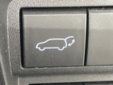 【パワーバックドア】スマートキーや運転席のボタンを押すだけでリアゲートが自動で開閉します!荷物を持っている時や、高い位置にあるバックドアを閉める際に便利な機能です♪