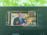 停車中にテレビ番組を視聴でき、待ち時間なども車内で過ごしやすくなります。画面表示を確認しやすく、休憩中の気分転換にも便利な装備です。