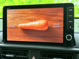 画面いっぱいに映像が表示され、色合いや文字も見分けやすい大きさです。停車中に映像やテレビを視聴したい場面で、内容を確認しやすく、車内でのひとときを楽しめます。