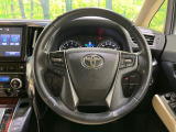 インテリアに合わせたデザインのステアリングは、運転される方のことも考え、運転しやすい形状、大きさです。是非一度、実際に触ってお確かめください。