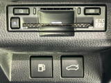 ETC車載器に加え、給油口やバックドアに関するスイッチも近くに配置。必要な操作を手元で確認しやすく、ETC利用時の料金所通過を含め、日常の使い勝手に配慮されています。