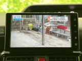 見やすい画面で映像やテレビを楽しめるため、休憩中や停車中の待ち時間も快適に過ごせます。画面まわりのボタンも確認しやすく、日常の車内で便利に活用いただけます。