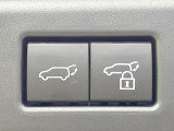 【パワーバックドア】スマートキーや運転席のボタンを押すだけでリアゲートが自動で開閉します!荷物を持っている時や、高い位置にあるバックドアを閉める際に便利な機能です♪