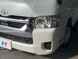 【LEDヘッドライト】悪天候や夜間走行時も良好な視界を確保し安心して運転できる高輝度LEDヘッドライトを装備!点灯速度が早く、消費電力も抑えられています。