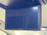 【フリップダウンモニター】大画面モニターで後席でもエンタメをお楽しみいただけます。小さなお子様にも大人気の装備です♪