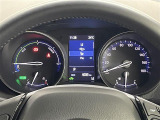 【メーターまわり】ドライバーから見やすい位置にあって安全運転に寄与します。マルチインフォメーションディスプレイでは、クルマに関する情報の確認はもちろん、各種安全機能・装備のON/OFFも設定可能。